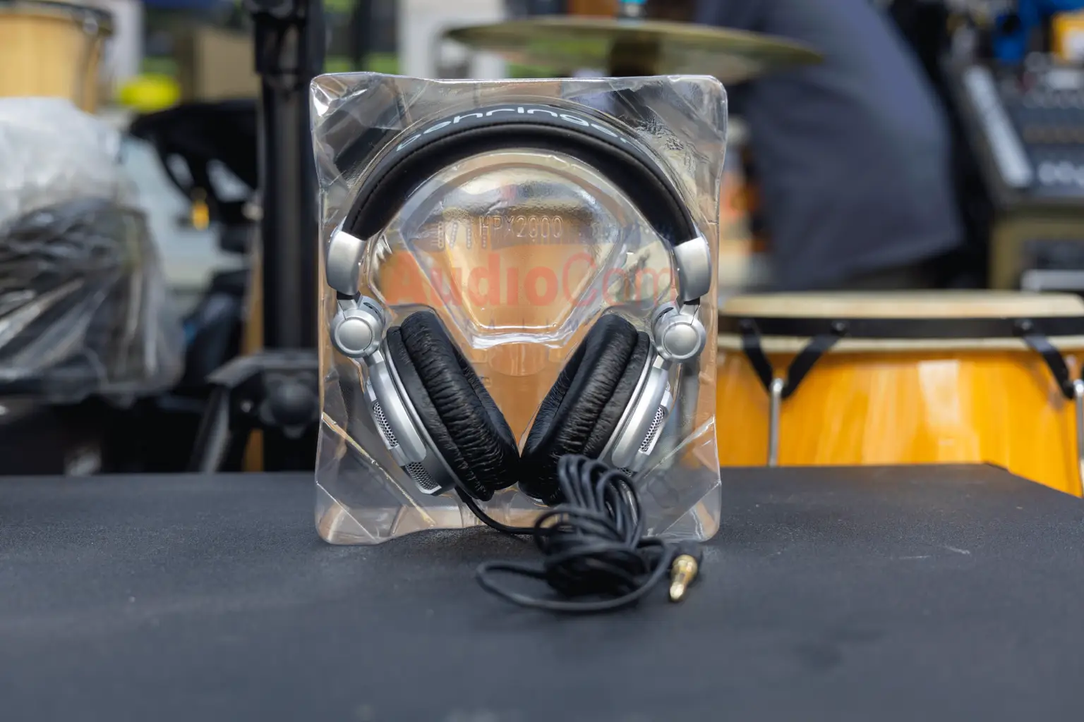 Behringer HPX2000 Headphones 3 behringer hpx2000 dj headphones review