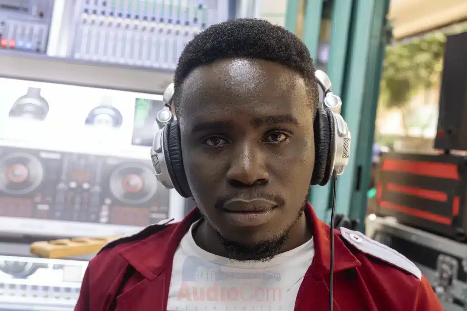 Behringer HPX2000 Headphones 7 headphones Kenya