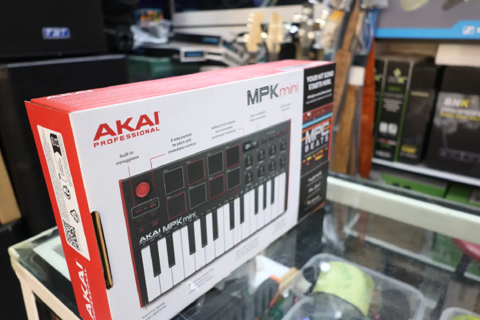 Akai Professional MPK Mini MKII – 25 Keys 2 Akai MPK Mini MKII tutorial