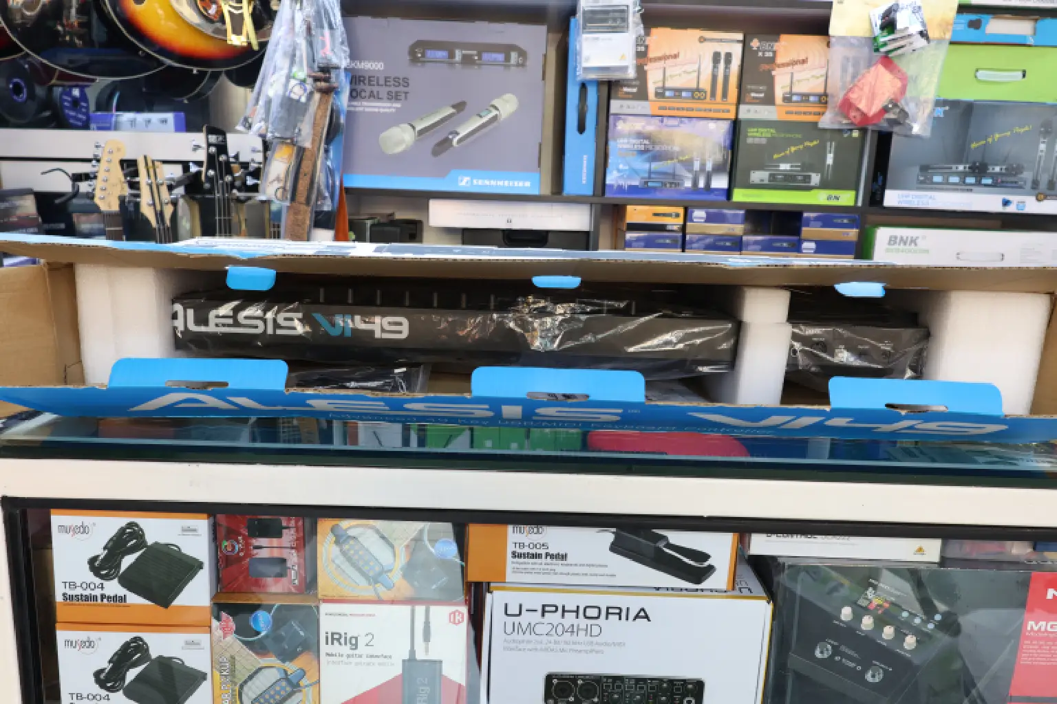 Alesis VI49 Keyboard with 49keys 7 Alesis VI49 sellers in Nairobi