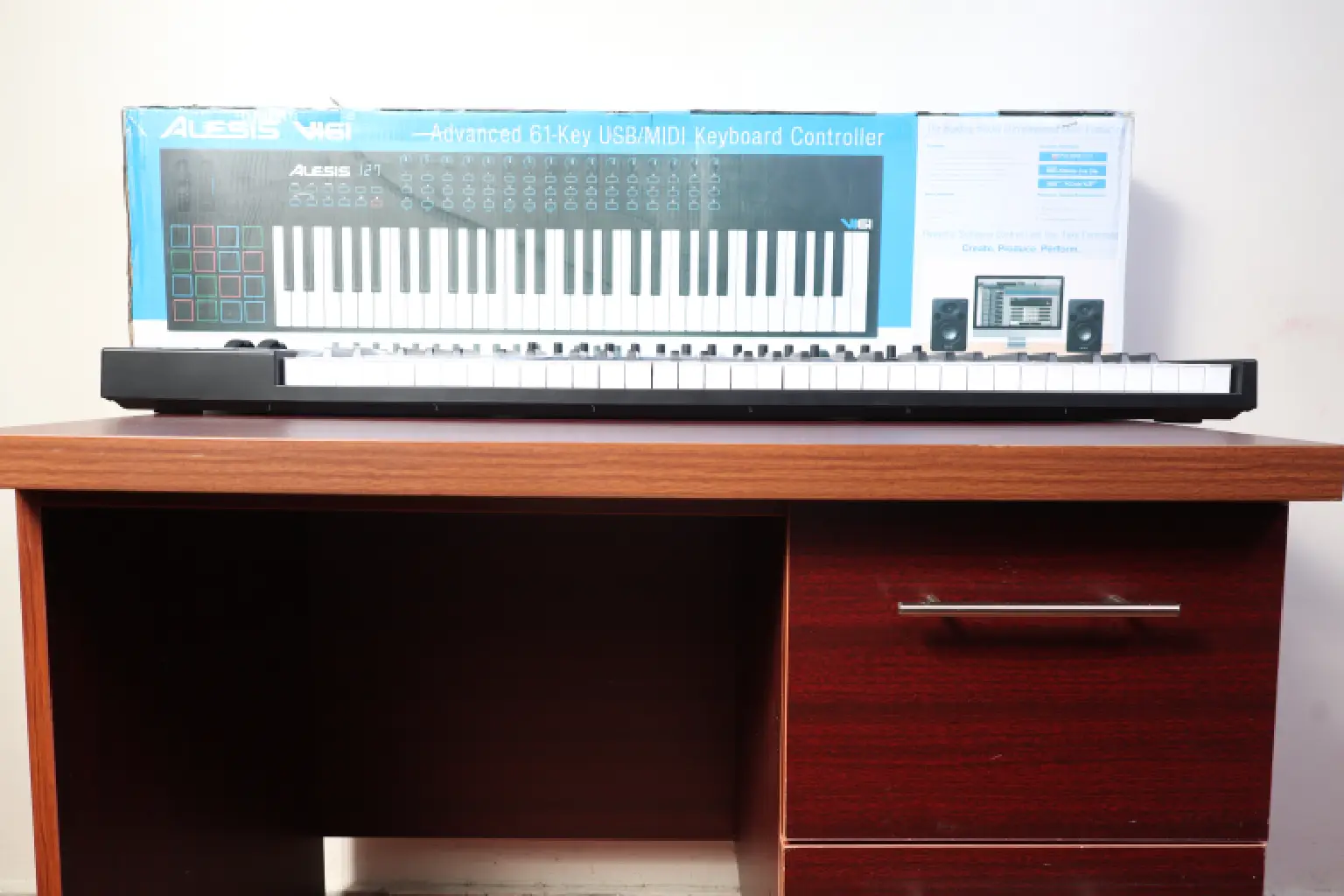 Alesis VI61 MIDI Keyboard Controller 2 Alesis VI61 features