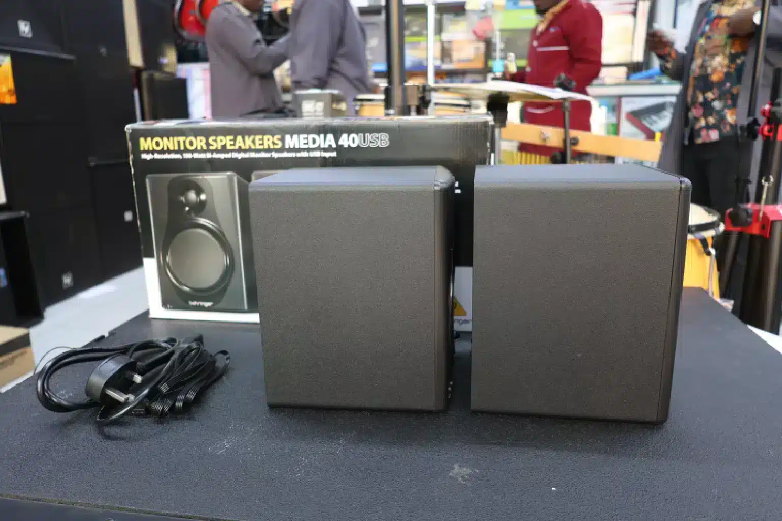 Behringer media 40USB Monitor 8 Behringer Media 40USB frequency response