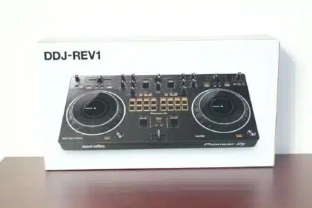 Pioneer DDJ-Rev1 controller