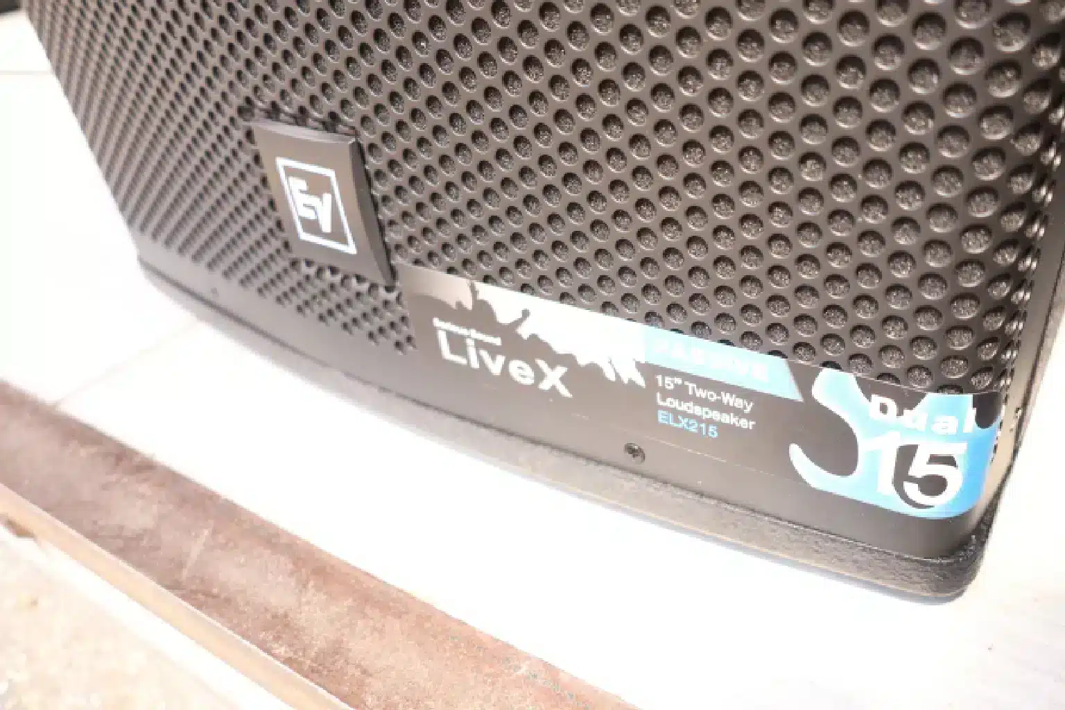 EV USA ELX 215 Speaker 4 ELX-215 features