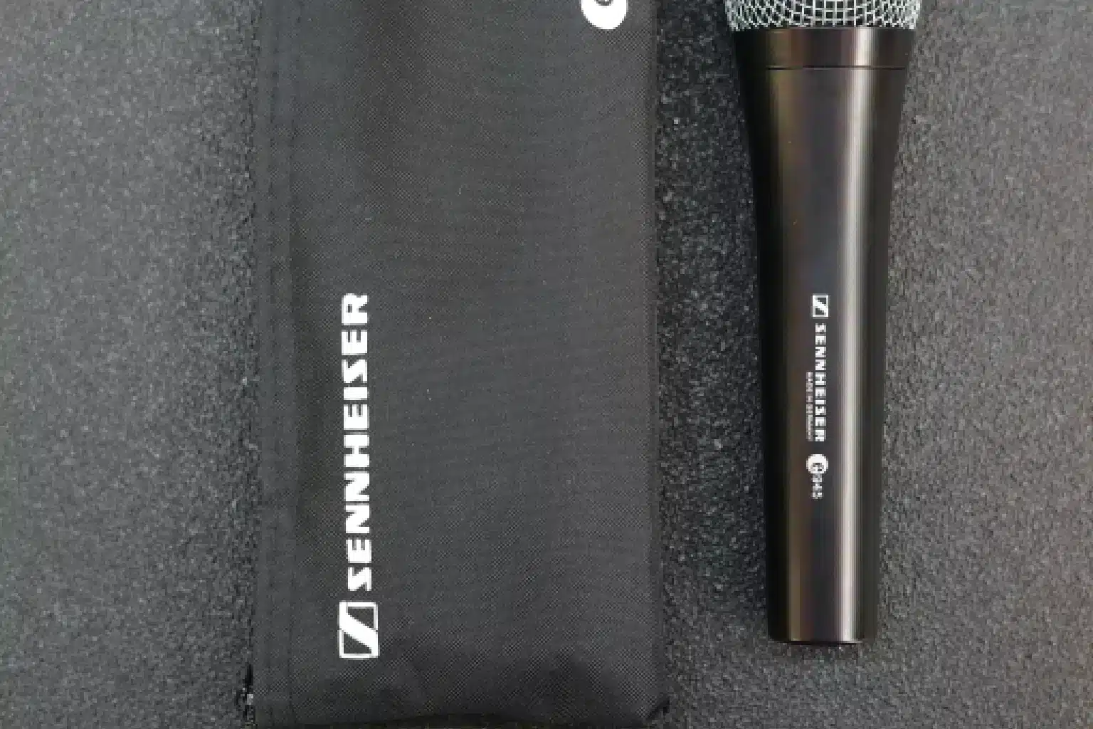 Sennheiser E945 Dynamic Microphone 7 Sennheiser E945 vs E935