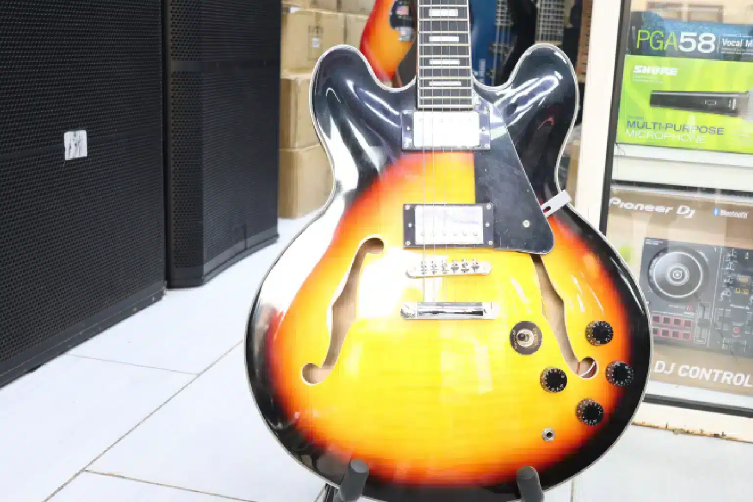 Gibson jazz Guitar 2 Gibson jazz guitar durability