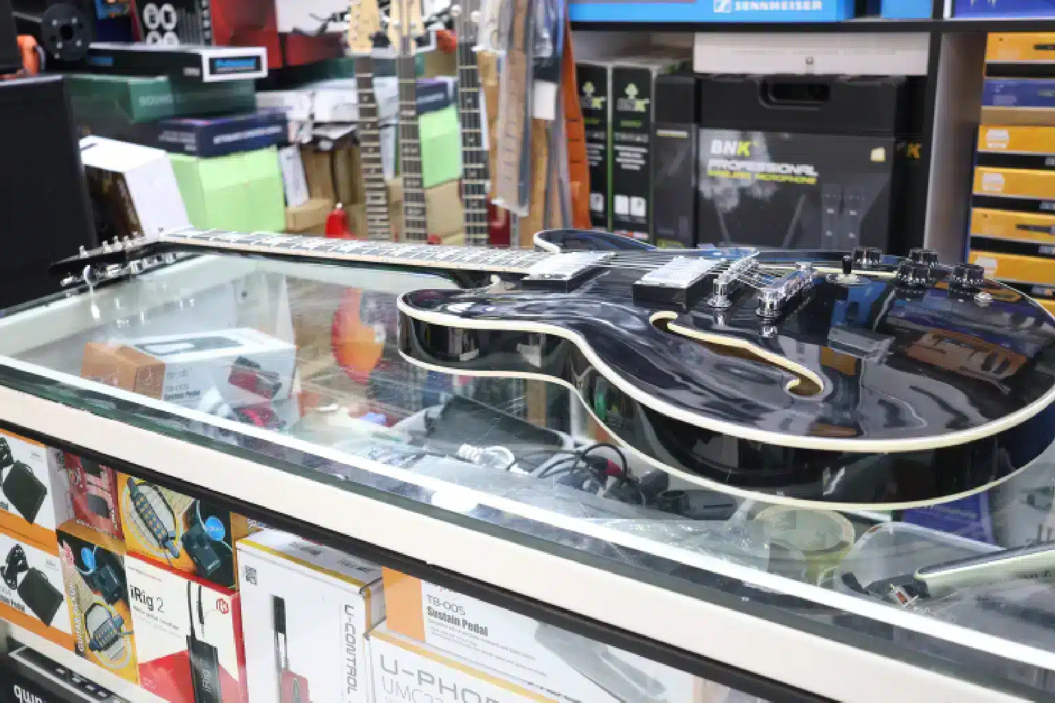 Gibson jazz Guitar 4 versatile jazz guitar
