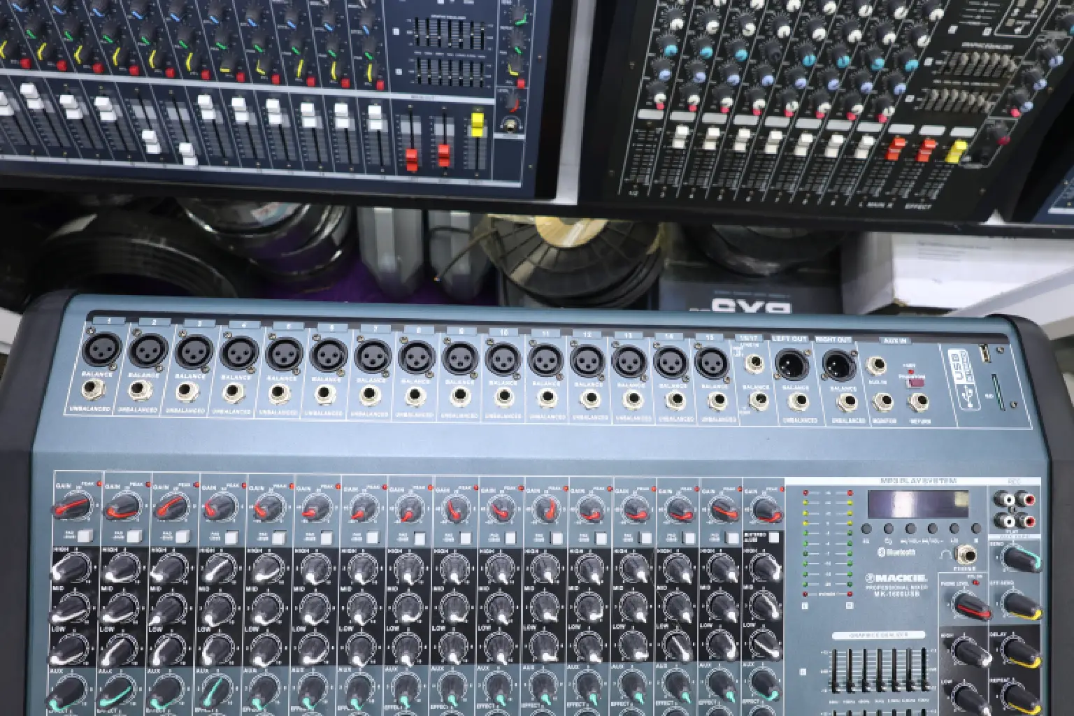 Mackie MK 1600 Channels