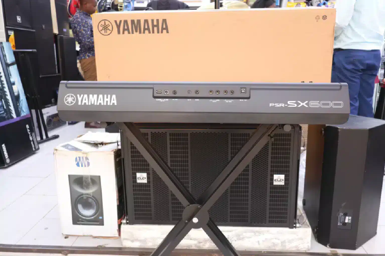 Yamaha PSR SX600 keyboard 4 Yamaha PSR-SX600 styles