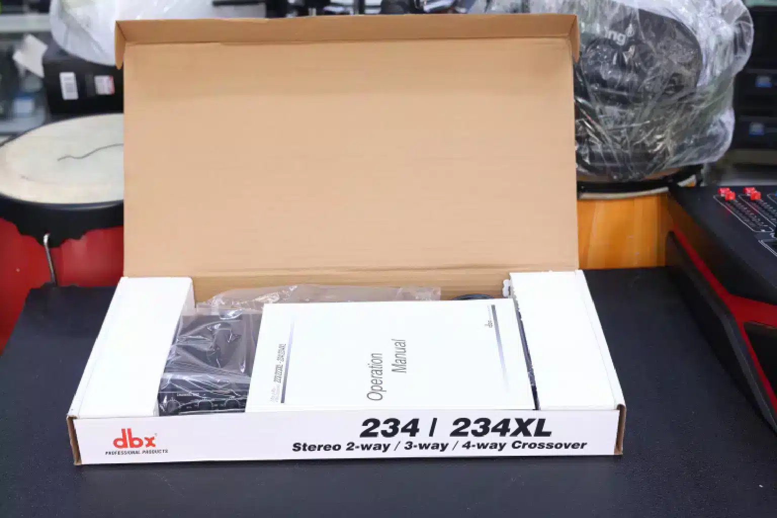 DBX 234XL Crossover 8 Behringer DBX crossover