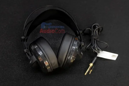 Behringer BH40 Studio Headphones 15 premium 40 mm circum-aural