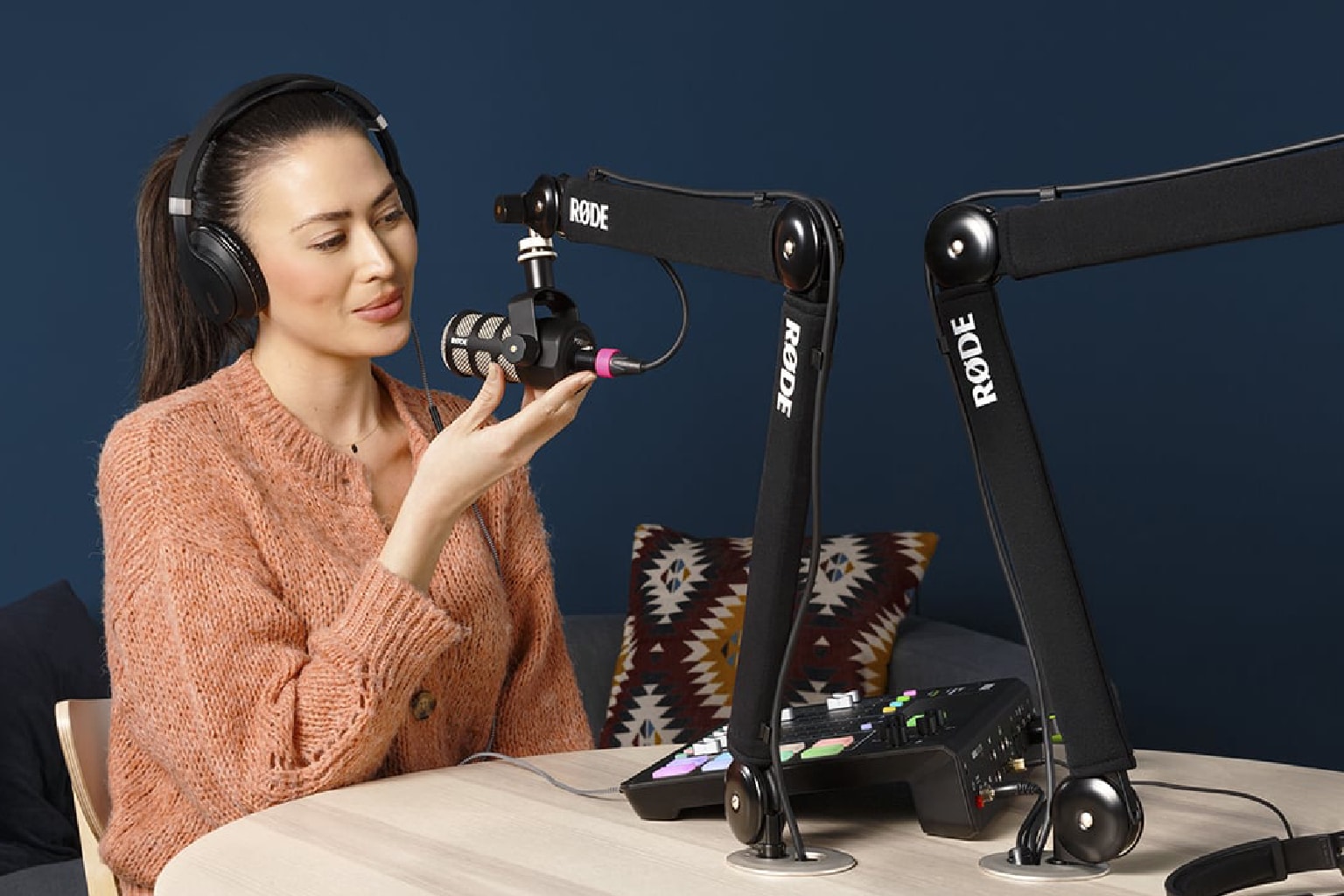 A Comprehensive Guide to the Best Podcasting Equipment 4 Accessories