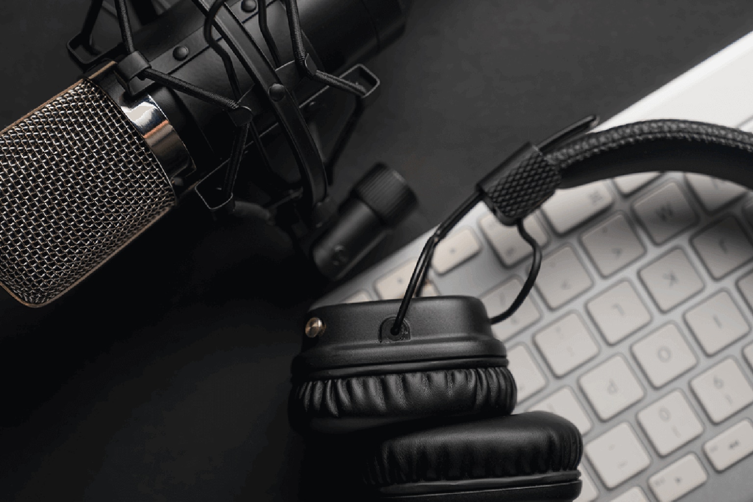 A Comprehensive Guide to the Best Podcasting Equipment 3 Headphones
