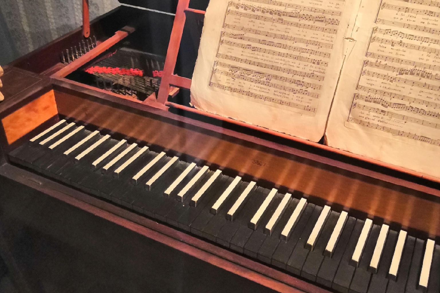 The Evolution of Piano Key Colors - From Black and White to White and Black 4 piano key colors