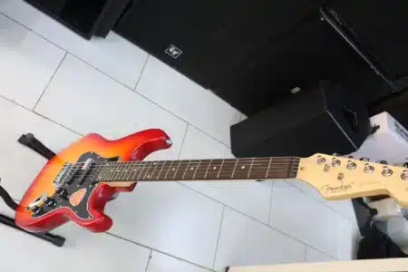 Fender Solo Guitar 6 Strings 2 Fender guitar