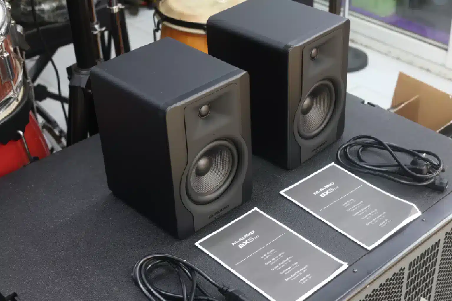 M audio BX5 D3 Powered Studio Reference 18 M-Audio BX5 D3 pros and cons