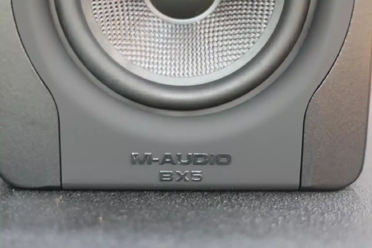 M audio BX5 D3 Powered Studio Reference 20 M-Audio BX5 D3 vs KRK Rokit 5