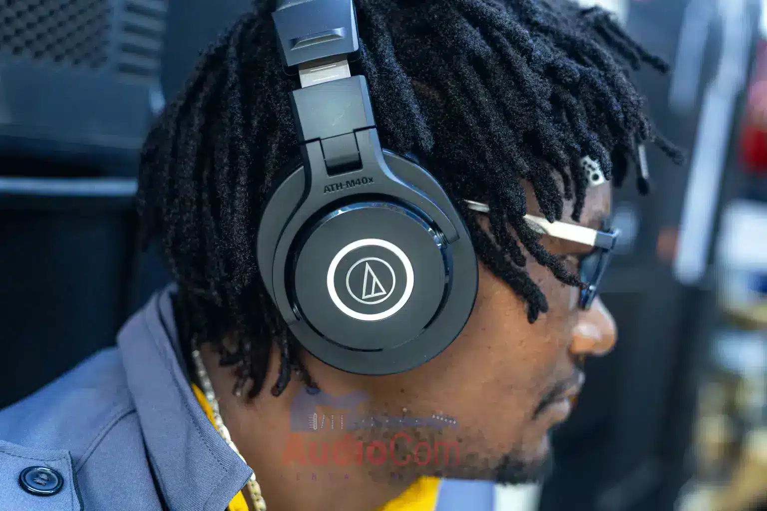 Audio-Technica ATH-M40x Professional Studio Monitor Headphone 9 Audio technica headphones review